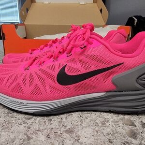 Womans Nike lunarglide 6 size 9.5